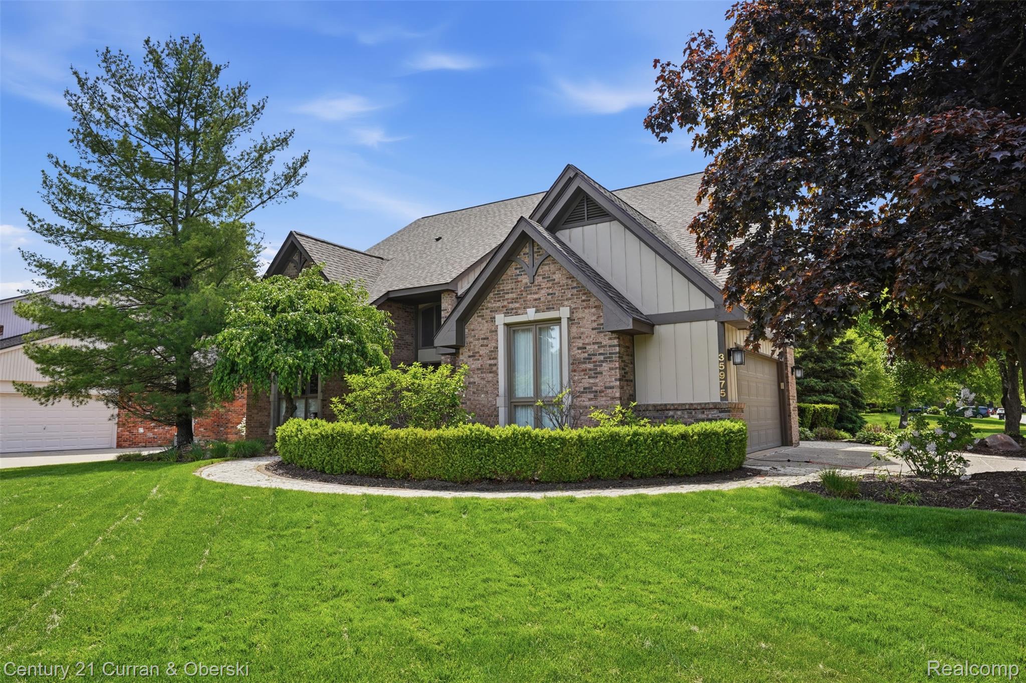 Farmington Hills, Michigan, 48331, United States, 4 Bedrooms Bedrooms, ,4 BathroomsBathrooms,Residential,For Sale,2048985