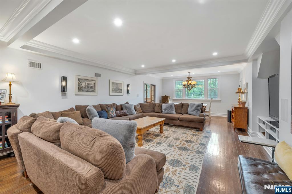 Ramsey, New Jersey, 07446, United States, 6 Bedrooms Bedrooms, ,5 BathroomsBathrooms,Residential,For Sale,1847263