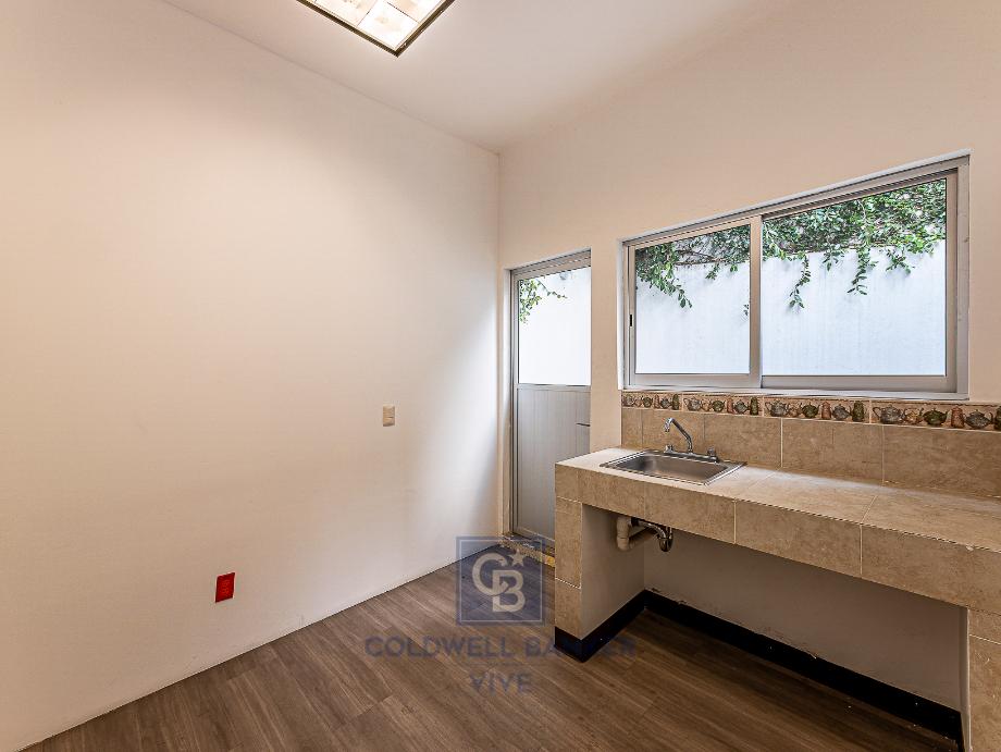 America, Coyoacán, Ciudad de México, 04040, Mexico, 8 Bedrooms Bedrooms, ,2 BathroomsBathrooms,Residential,For Sale,America,1614068