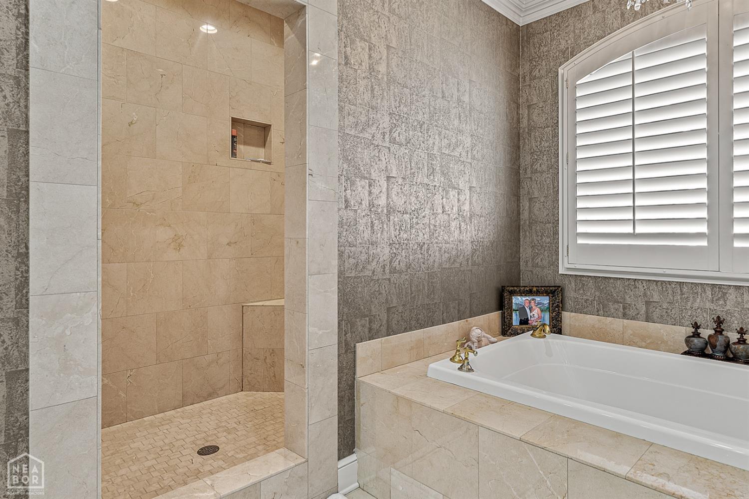 Jonesboro, Arkansas, 72404, United States, 4 Bedrooms Bedrooms, ,5 BathroomsBathrooms,Residential,For Sale,1983178