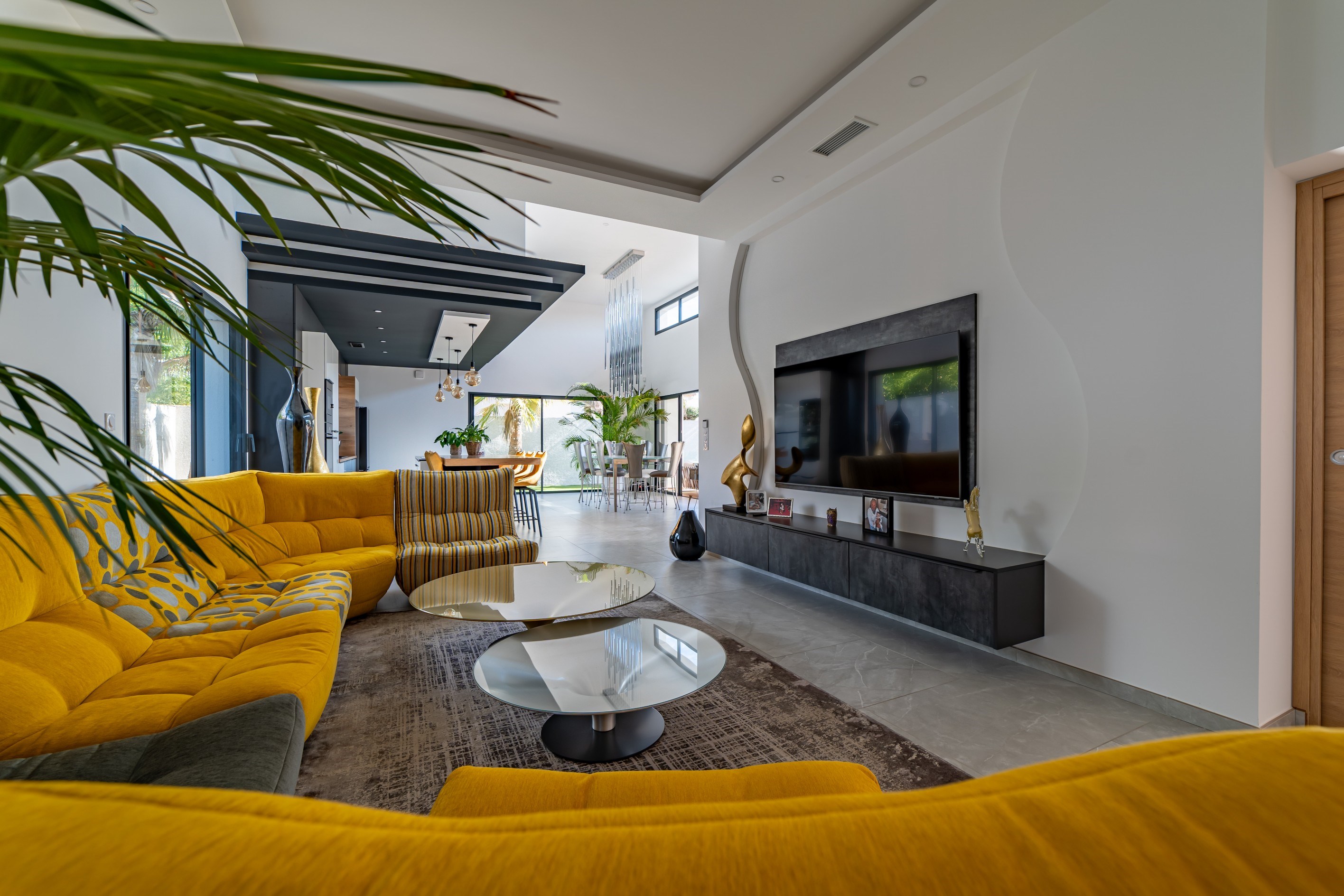  Exceptional single-story villa in Vias – 15 minutes