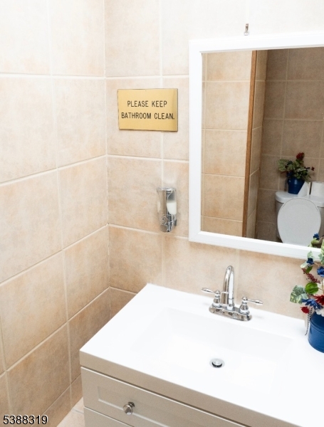 Elizabeth City, New Jersey, 07206, United States, 2 Bedrooms Bedrooms, ,3 BathroomsBathrooms,Residential,For Sale,1992844