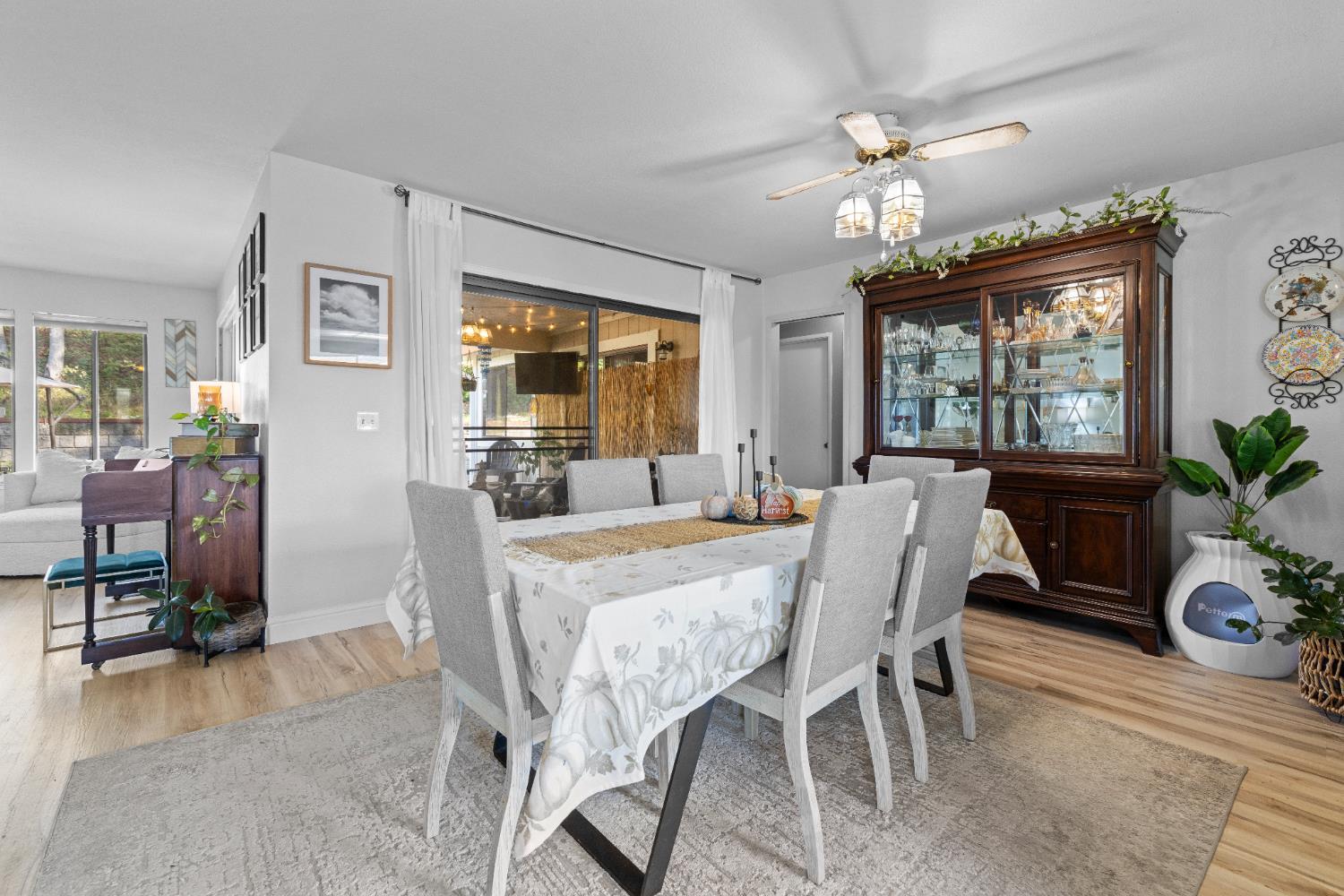 Auburn, California, 95602, United States, 3 Bedrooms Bedrooms, ,2 BathroomsBathrooms,Residential,For Sale,2010443