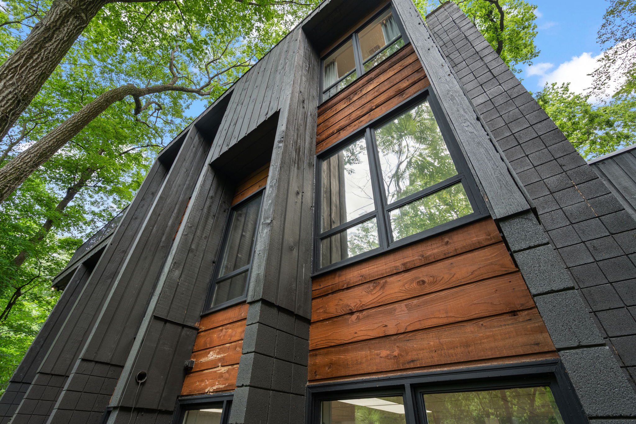  Modern Contemporary Home Nestled on a 1.3 Acre Wooded Lot - 物件實景