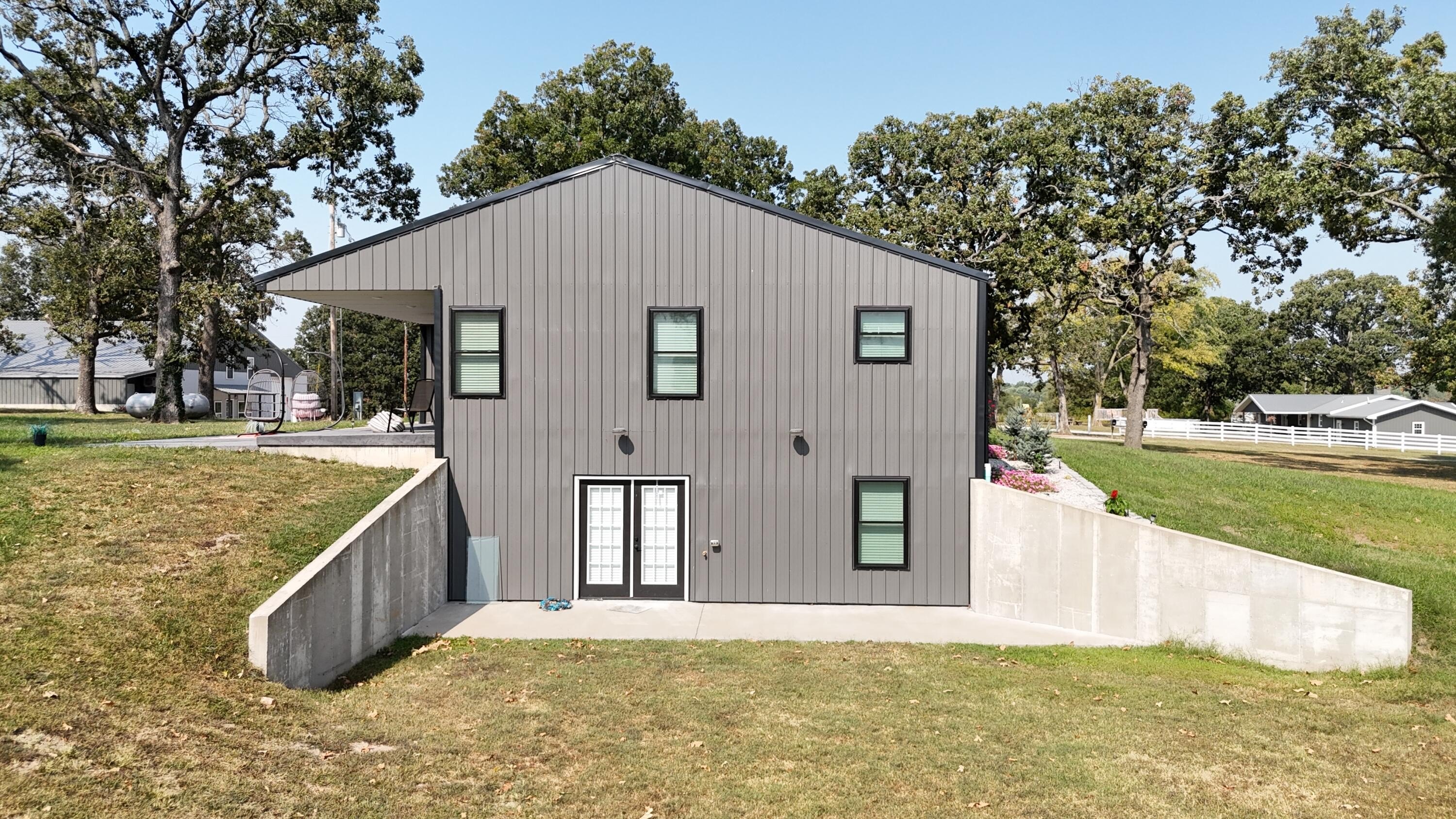 Bolivar, Missouri, 65613, United States, 2 Bedrooms Bedrooms, ,3 BathroomsBathrooms,Residential,For Sale,1975211