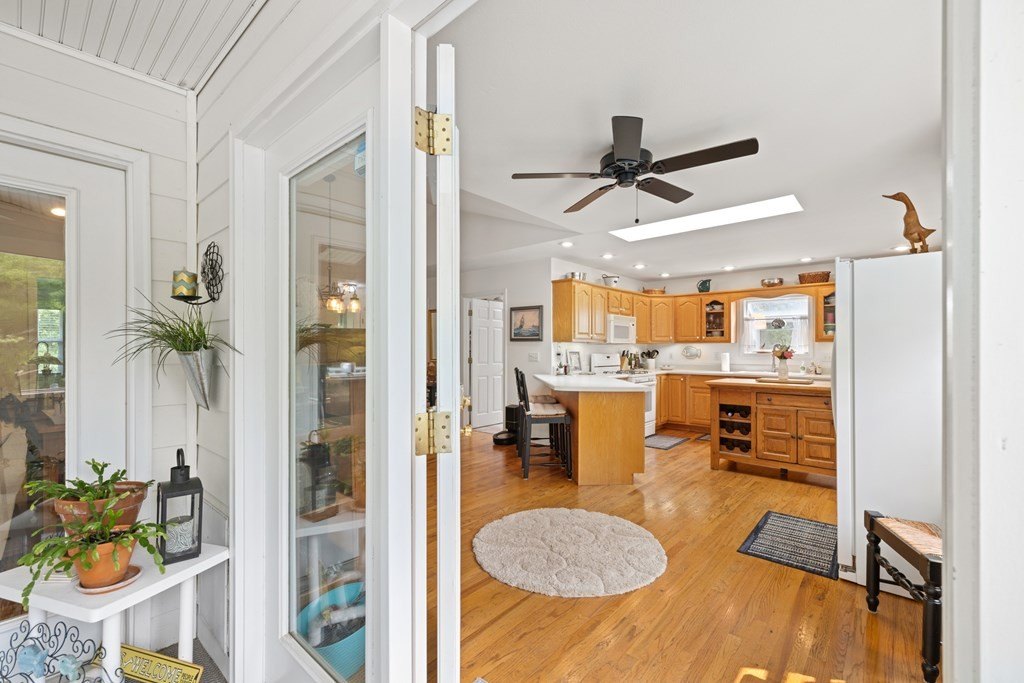 Murphy, North Carolina, 28906, United States, 2 Bedrooms Bedrooms, ,2 BathroomsBathrooms,Residential,For Sale,1923823