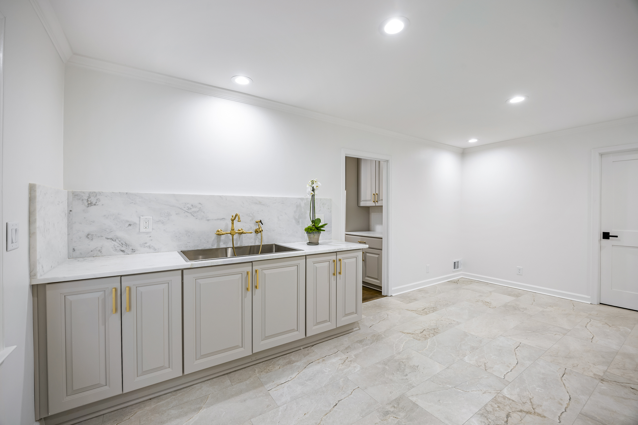  Timeless Architecture, Refined Interiors, and Modern Comfort in Sandy Springs - 物件實景