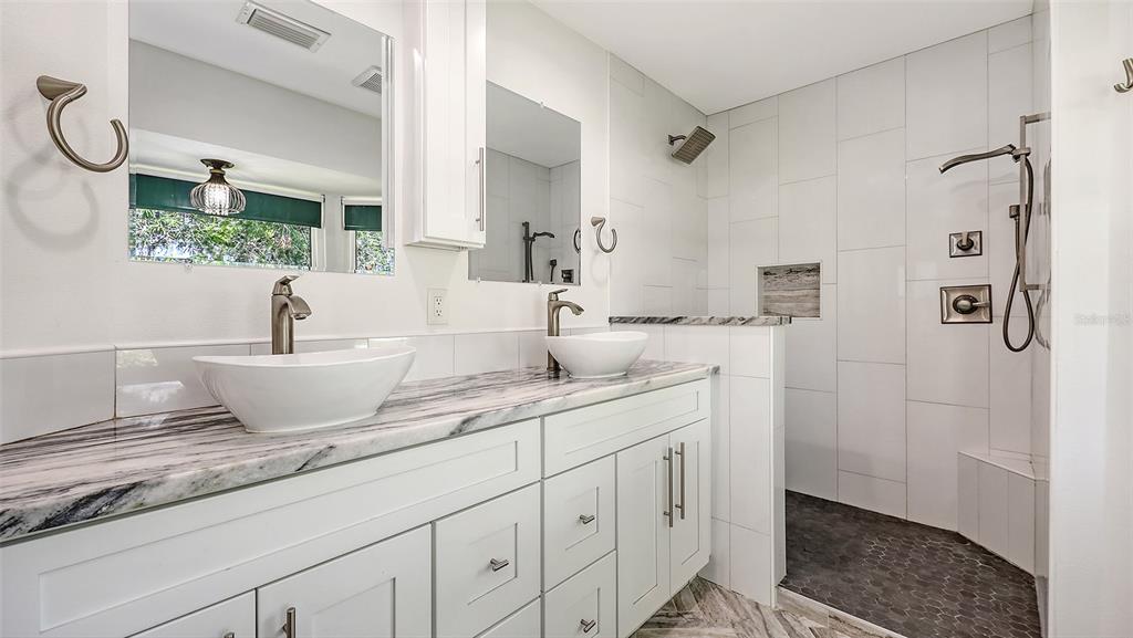 Sarasota, Florida, 34235, United States, 4 Bedrooms Bedrooms, ,3 BathroomsBathrooms,Residential,For Sale,1903701