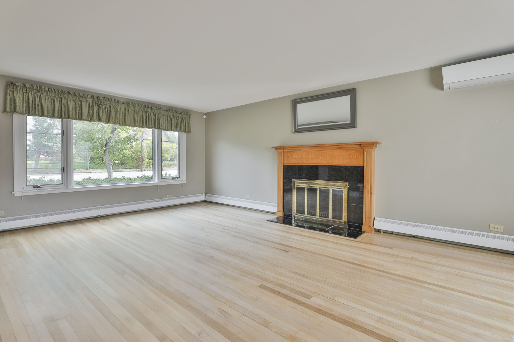 Manchester, New Hampshire, 03104, United States, 3 Bedrooms Bedrooms, ,2 BathroomsBathrooms,Residential,For Sale,1975563