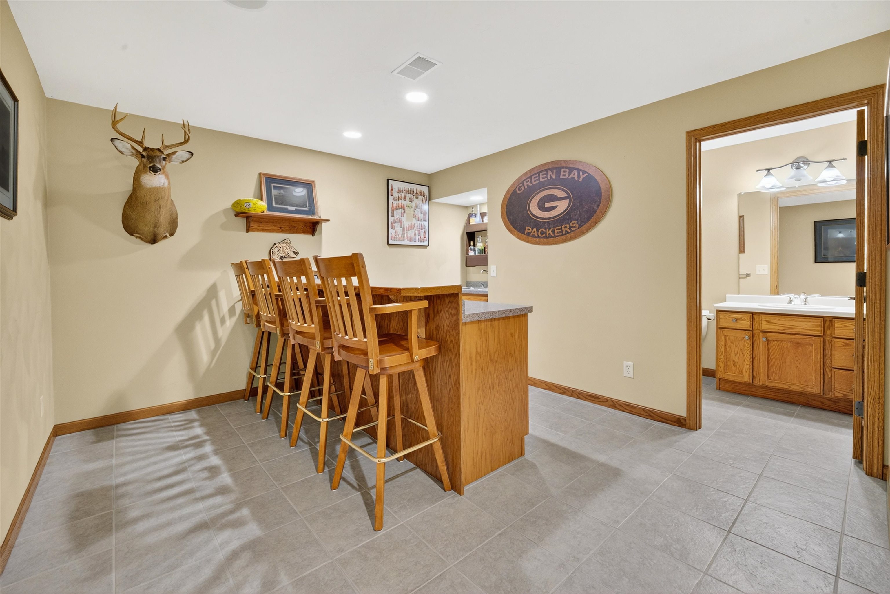 NEW LONDON, Wisconsin, 54961, United States, 3 Bedrooms Bedrooms, ,4 BathroomsBathrooms,Residential,For Sale,1996167