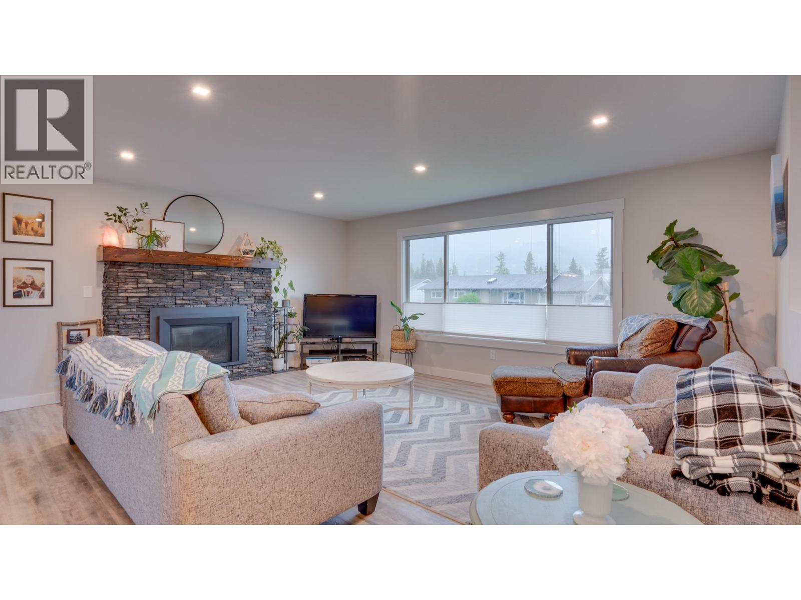 ARMSTRONG, British Columbia, V4Y 0B3, CA, 4 Bedrooms Bedrooms, ,2 BathroomsBathrooms,Residential,For Sale,1950406