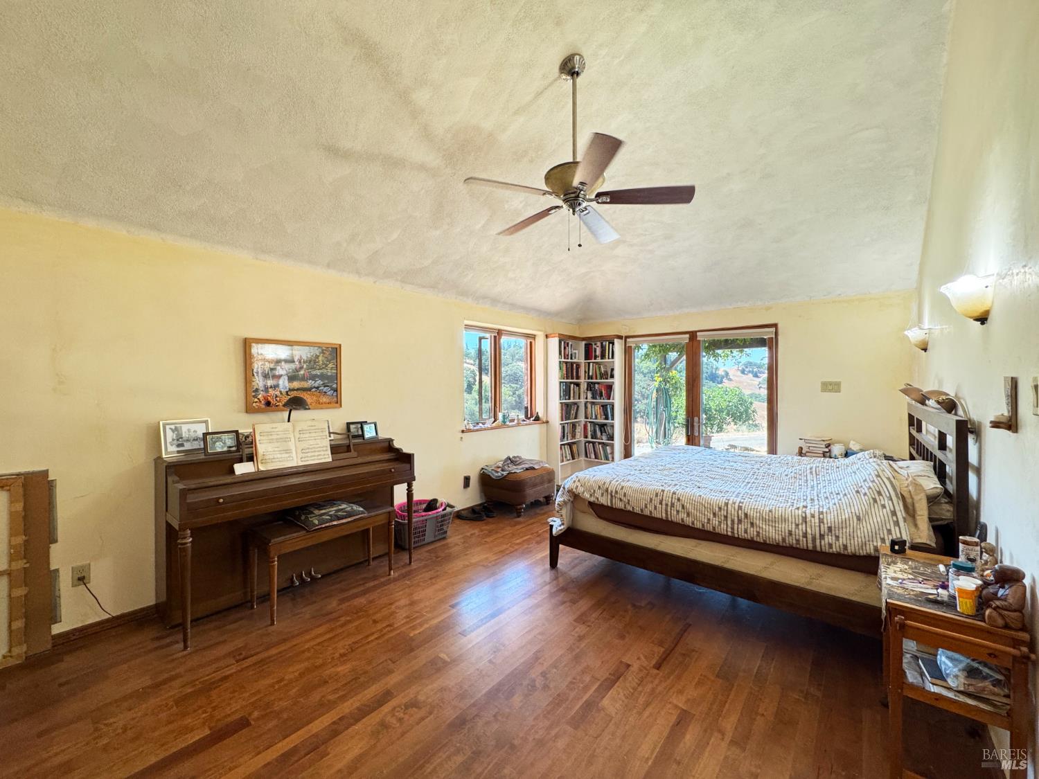 Garberville, California, 95542, United States, 3 Bedrooms Bedrooms, ,2 BathroomsBathrooms,Residential,For Sale,1914332