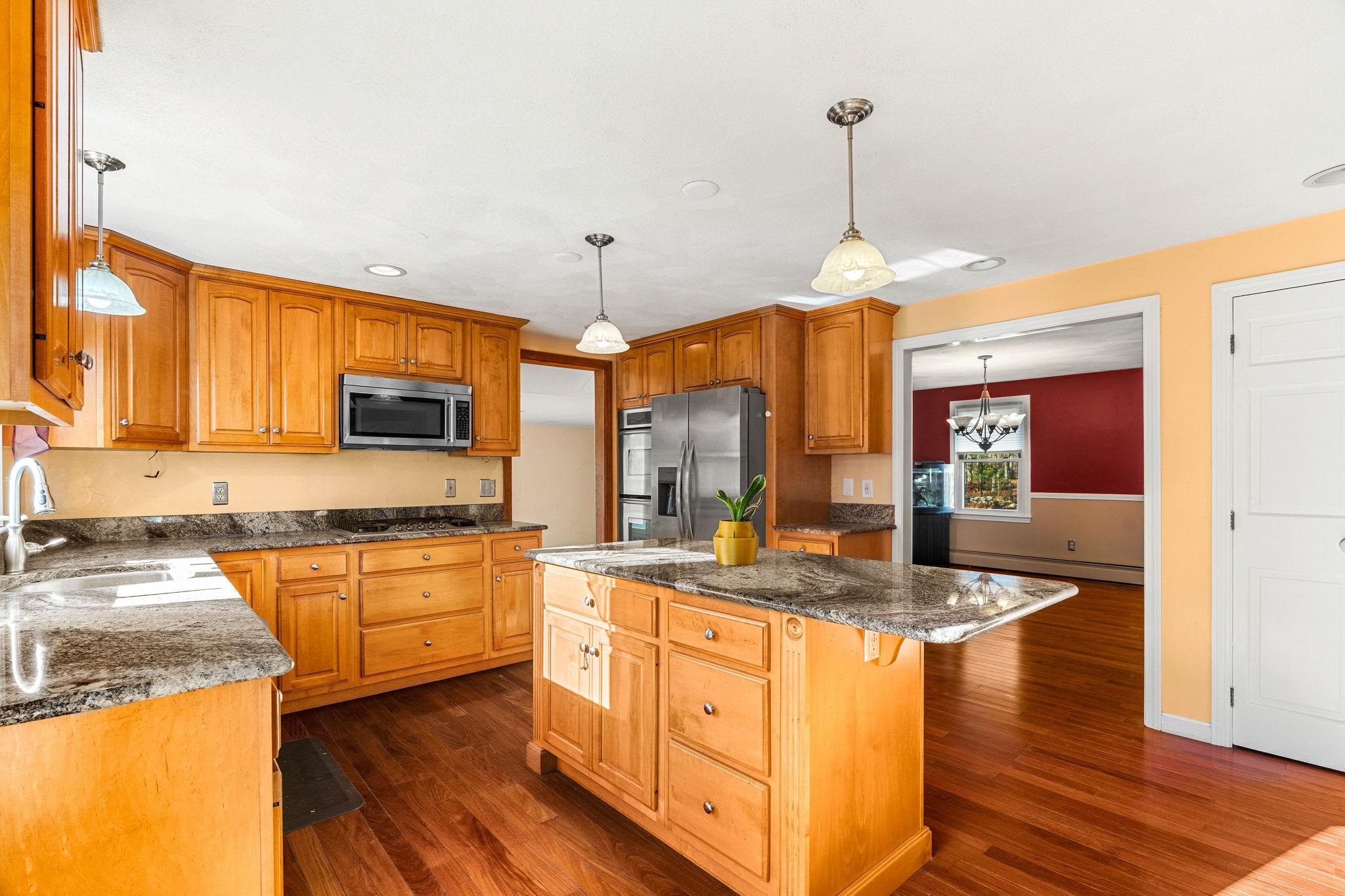 Londonderry, New Hampshire, 03053, United States, 3 Bedrooms Bedrooms, ,4 BathroomsBathrooms,Residential,For Sale,2002282