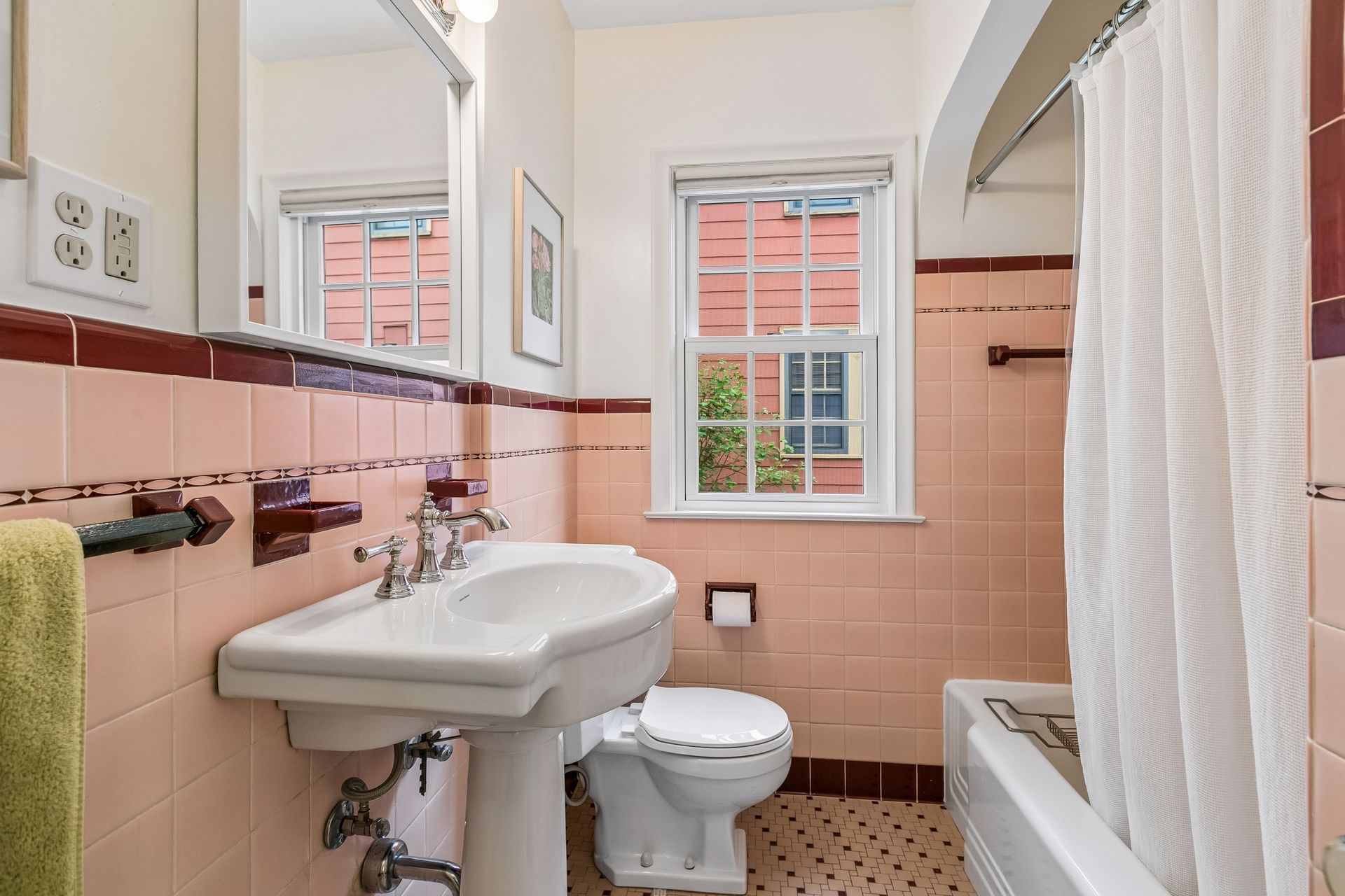  Thoughtfully Updated Falcon Heights Home Near Como Park - 物件實景