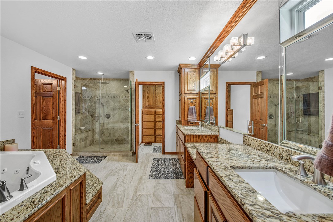 College Station, Texas, 77845, United States, 5 Bedrooms Bedrooms, ,4 BathroomsBathrooms,Residential,For Sale,1983993