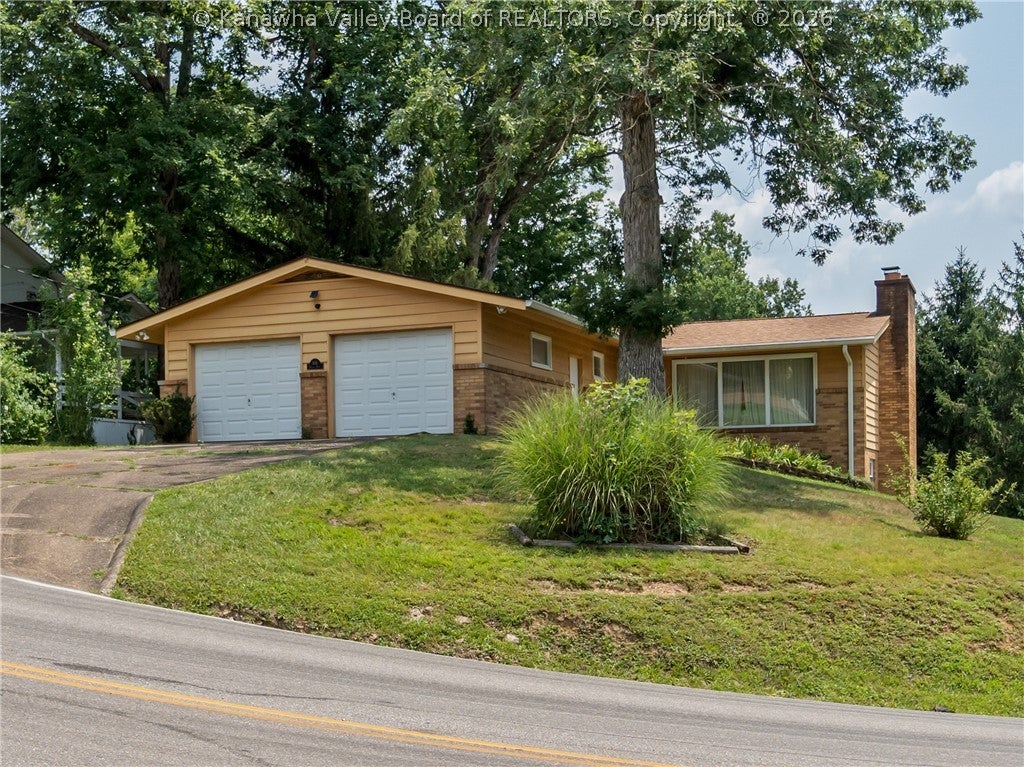 Wilkie Dr, Charleston, WV 25314