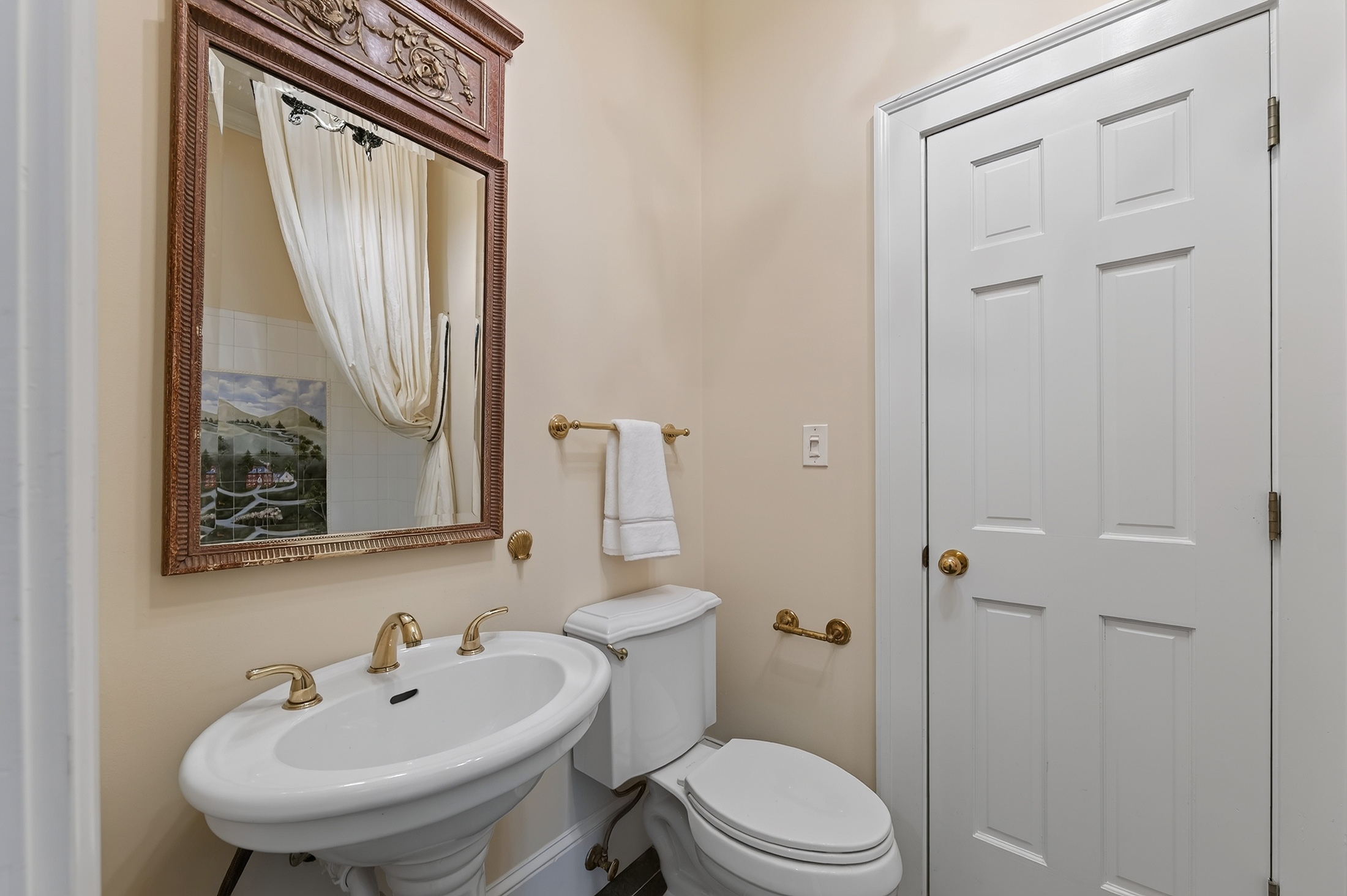  Timeless Colonial Elegance on Two Private Wooded Acres in Litchfield Hundred - 物件實景