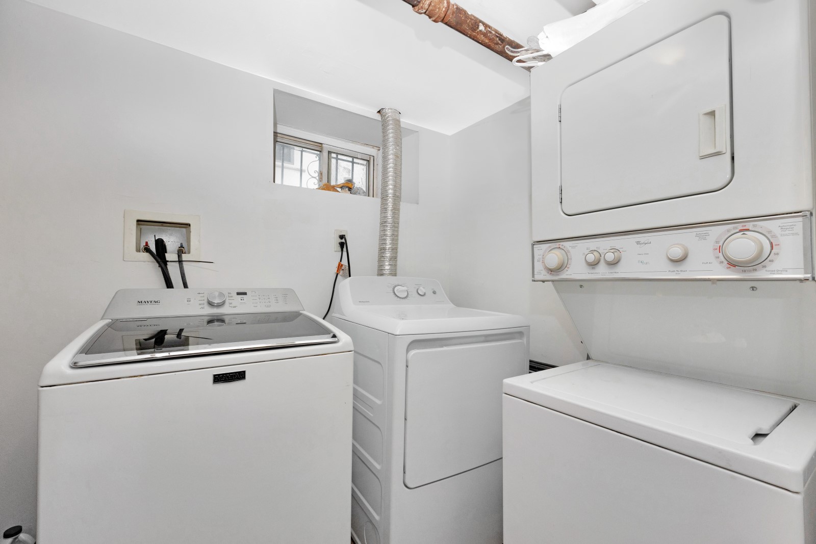 Middle Village, New York, 11379, United States, 4 Bedrooms Bedrooms, ,3 BathroomsBathrooms,Residential,For Sale,1827631