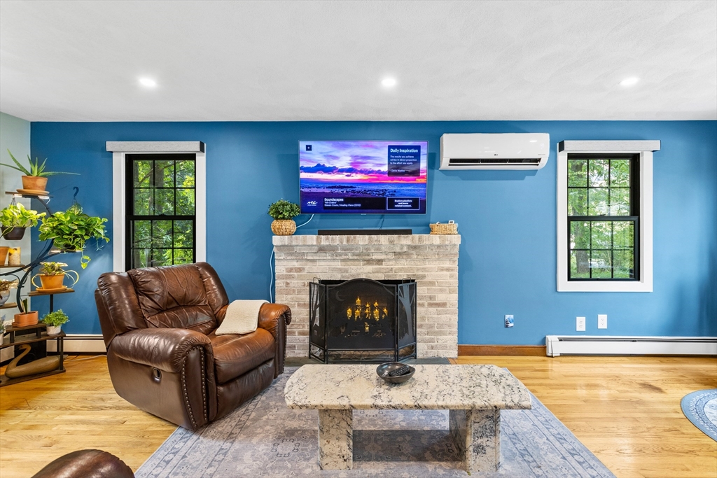 Waltham, Massachusetts, 02451, United States, 4 Bedrooms Bedrooms, ,2 BathroomsBathrooms,Residential,For Sale,1914074