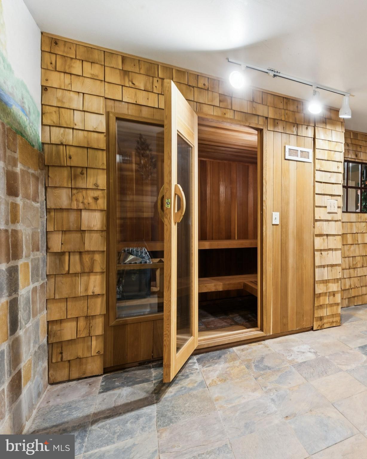 Oakton, Virginia, 22124, United States, 4 Bedrooms Bedrooms, ,3 BathroomsBathrooms,Residential,For Sale,2001478