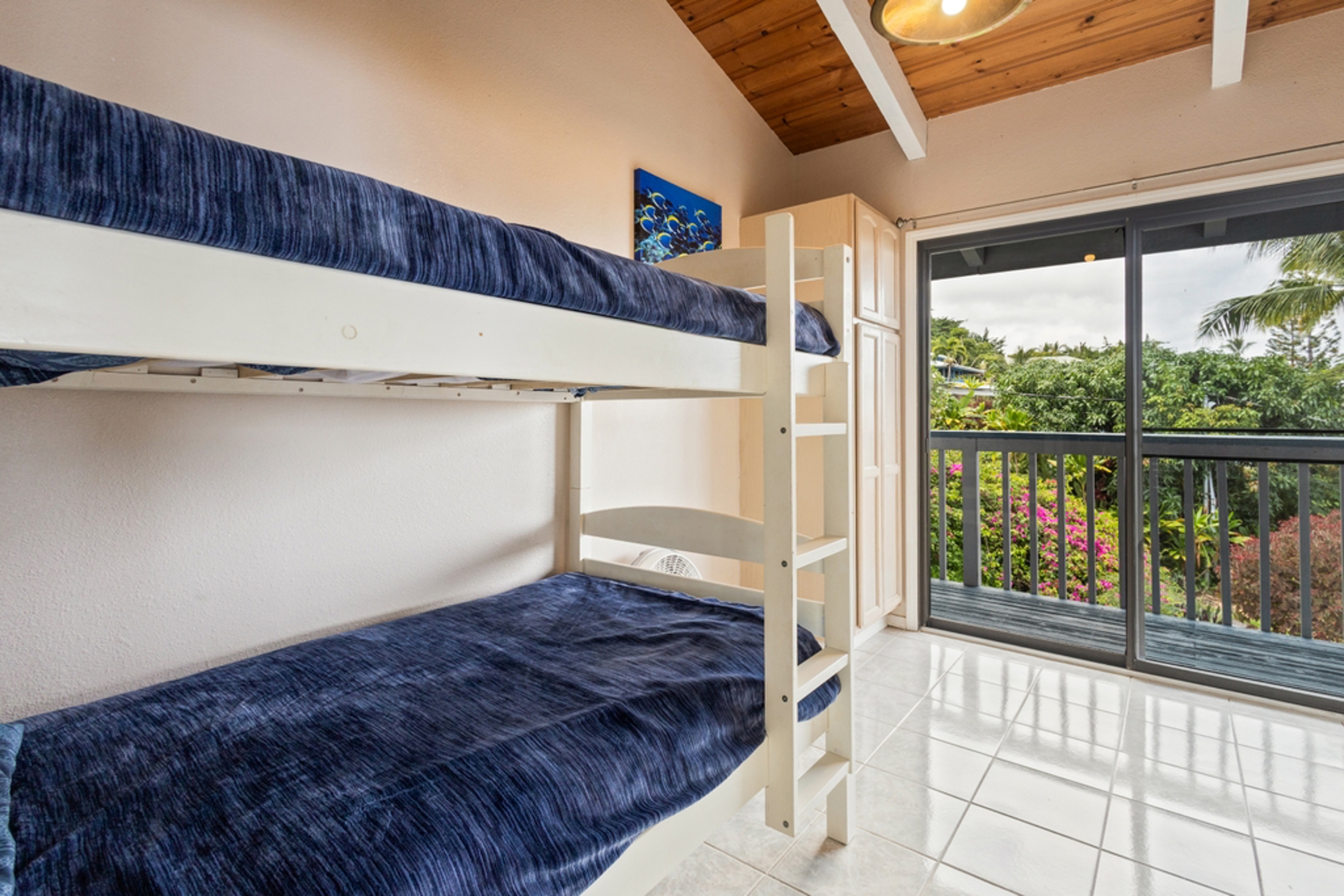 Captain Cook, Hawaii, 96704, United States, 2 Bedrooms Bedrooms, ,2 BathroomsBathrooms,Residential,For Sale,1940762