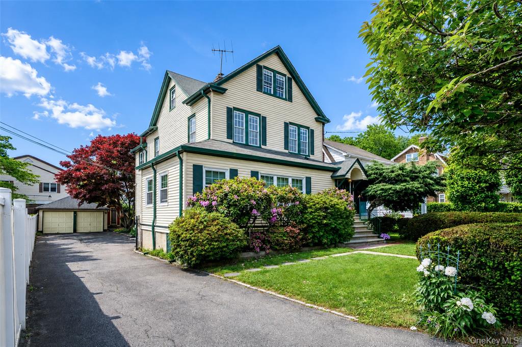 New Rochelle, New York, 10801, United States, 5 Bedrooms Bedrooms, ,4 BathroomsBathrooms,Residential,For Sale,2048483
