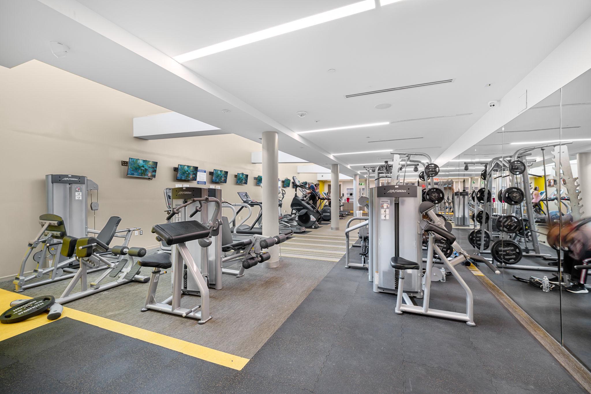  8370 Greensboro Drive, Mclean, VA, 22102 - 物件實景