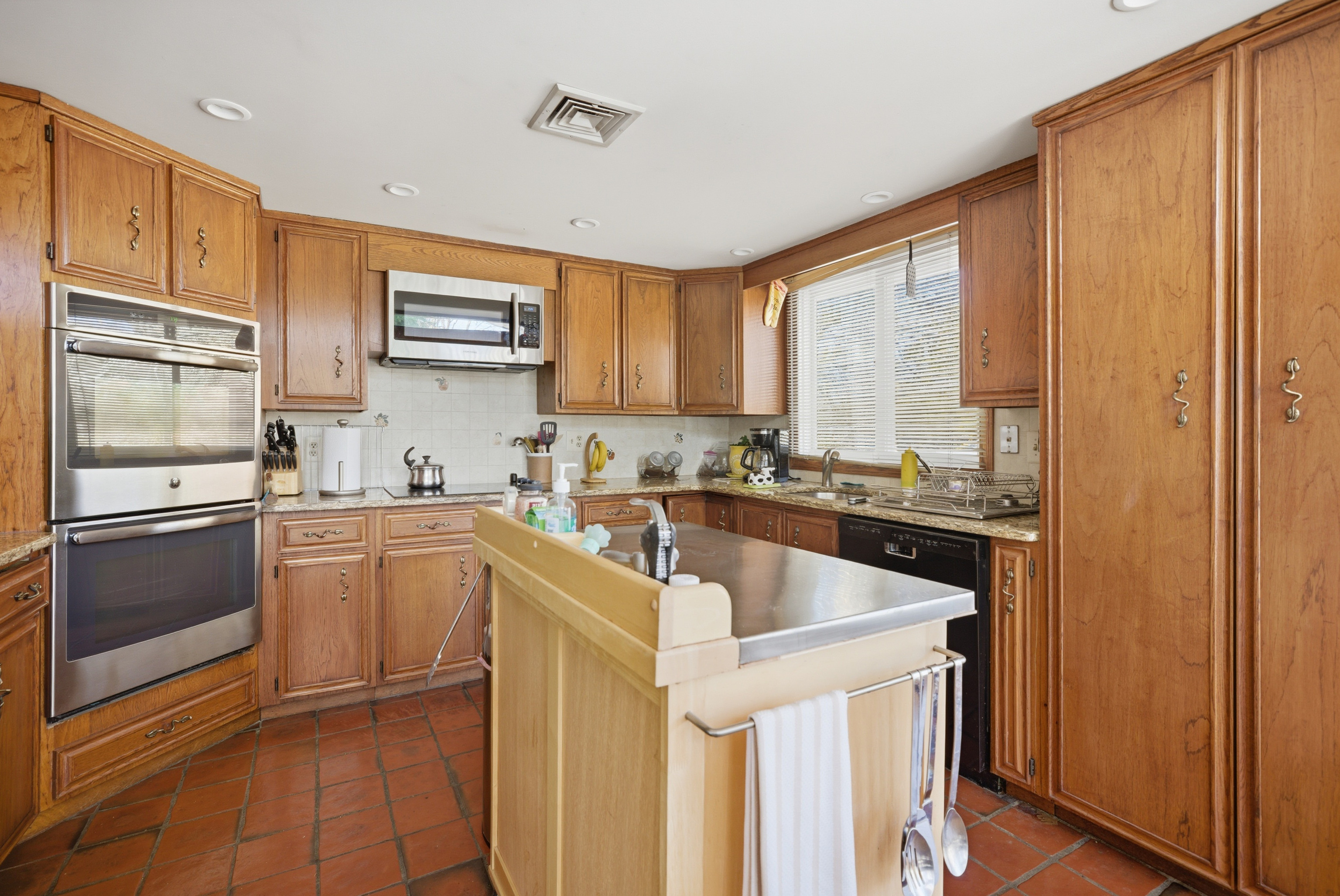 Danbury, Connecticut, 06810, United States, 4 Bedrooms Bedrooms, ,2 BathroomsBathrooms,Residential,For Sale,1988072