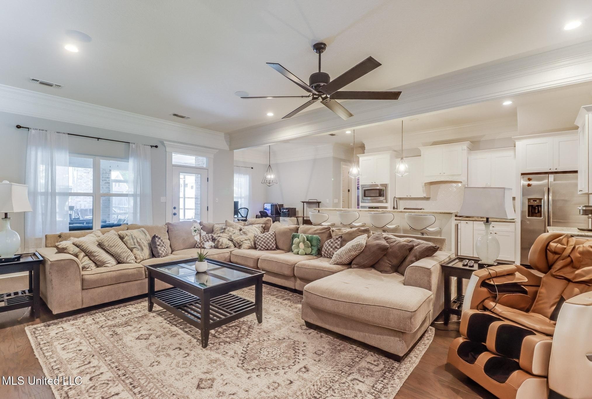 Biloxi, Mississippi, 39532, United States, 6 Bedrooms Bedrooms, ,3 BathroomsBathrooms,Residential,For Sale,1931877