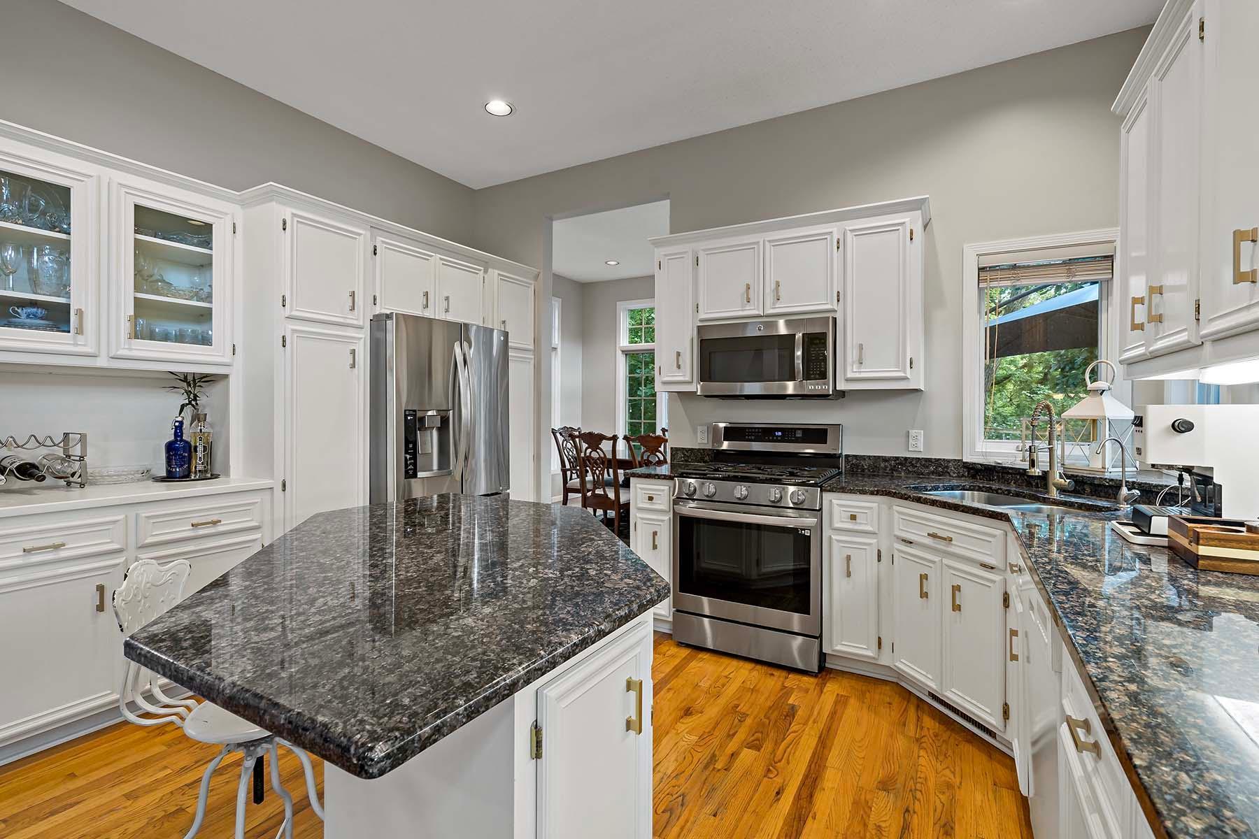 Burnsville, Minnesota, 55306, United States, 5 Bedrooms Bedrooms, ,3 BathroomsBathrooms,Residential,For Sale,1924663