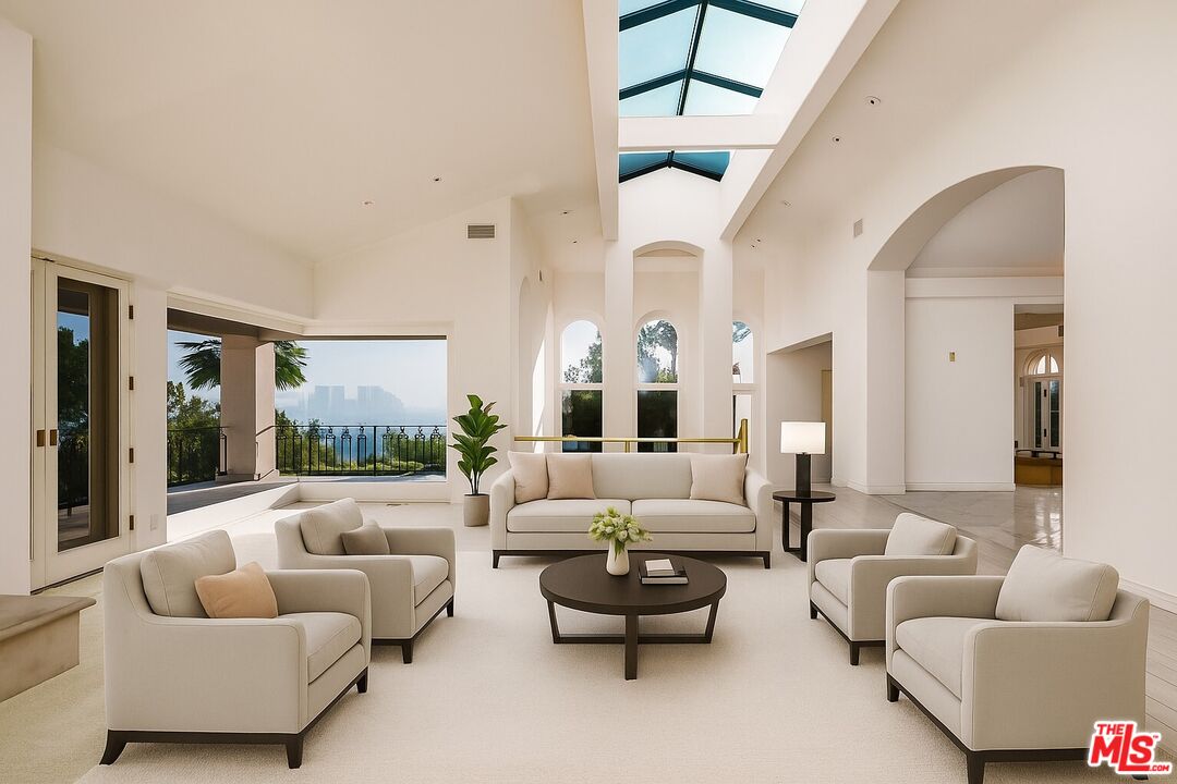 Beverly Hills, California, 90210, United States, 5 Bedrooms Bedrooms, ,4 BathroomsBathrooms,Residential,For Sale,1991118