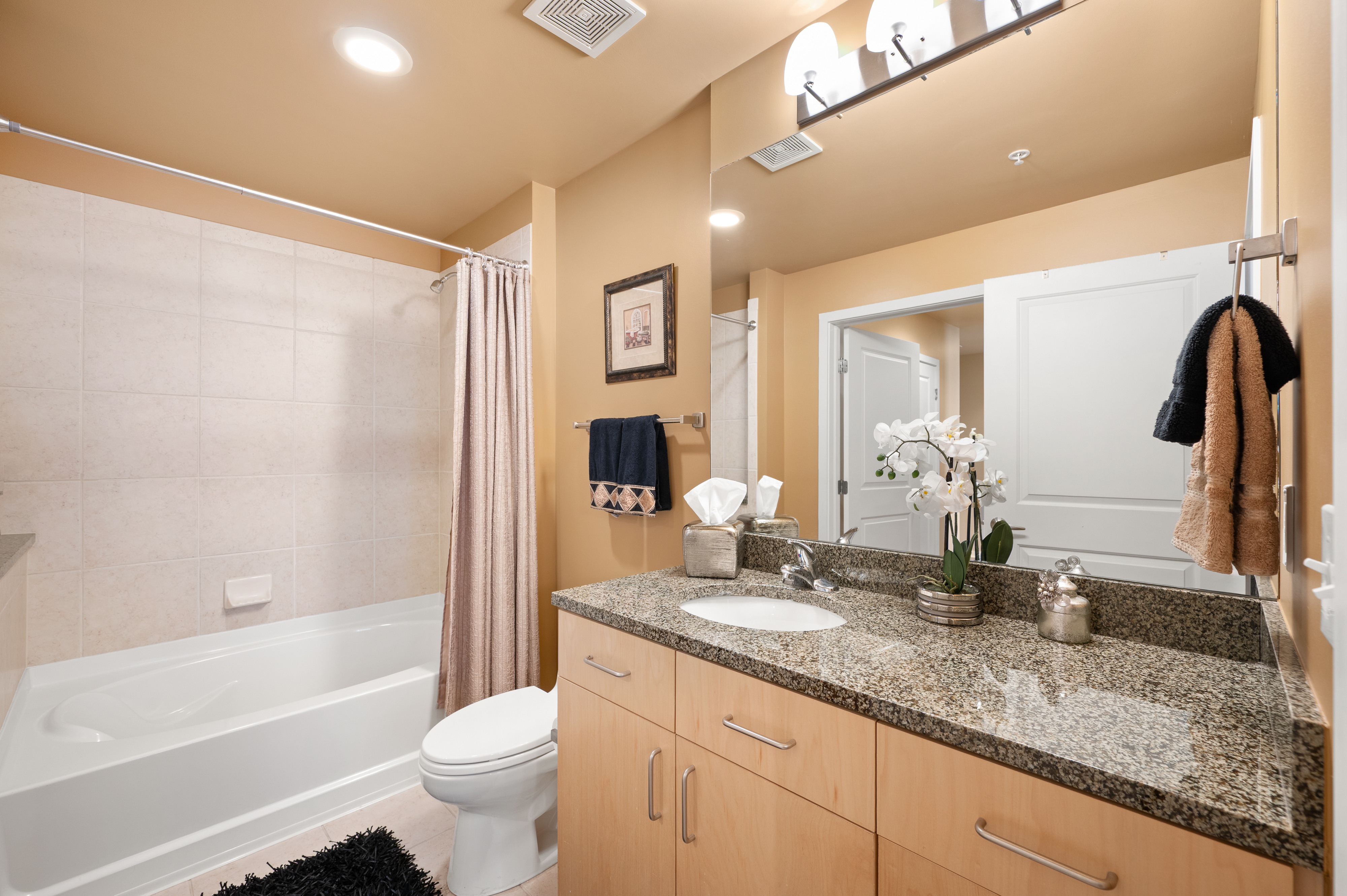  Positioned within the Glass House in Riverfront Park - 物件實景