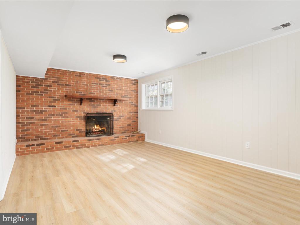 Leesburg, Virginia, 20176, United States, 6 Bedrooms Bedrooms, ,3 BathroomsBathrooms,Residential,For Sale,1979496