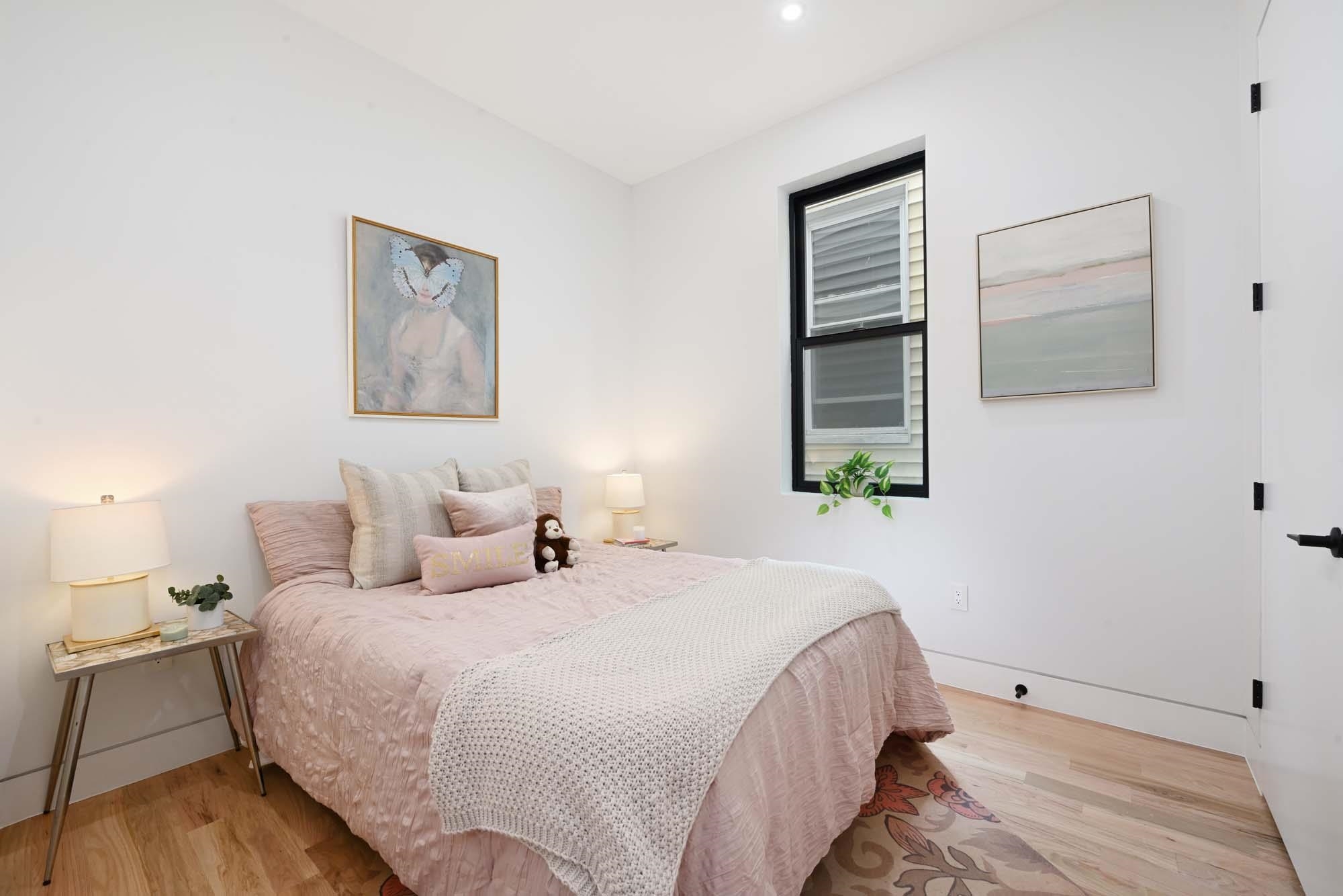 Jersey City, New Jersey, 07305, United States, 3 Bedrooms Bedrooms, ,2 BathroomsBathrooms,Residential,For Sale,1906129