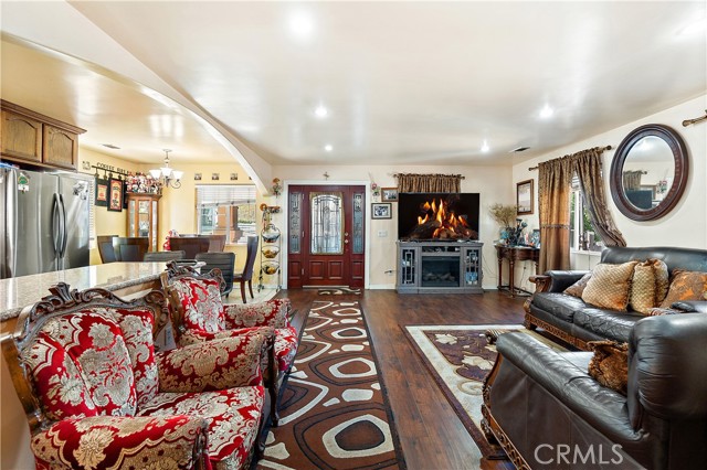 Los Angeles, California, 90022, United States, 5 Bedrooms Bedrooms, ,Residential,For Sale,1979575