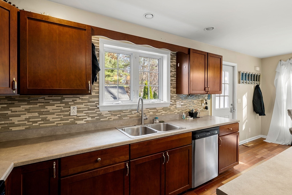 Tyngsboro, Massachusetts, 01879, United States, 4 Bedrooms Bedrooms, ,4 BathroomsBathrooms,Residential,For Sale,2000977