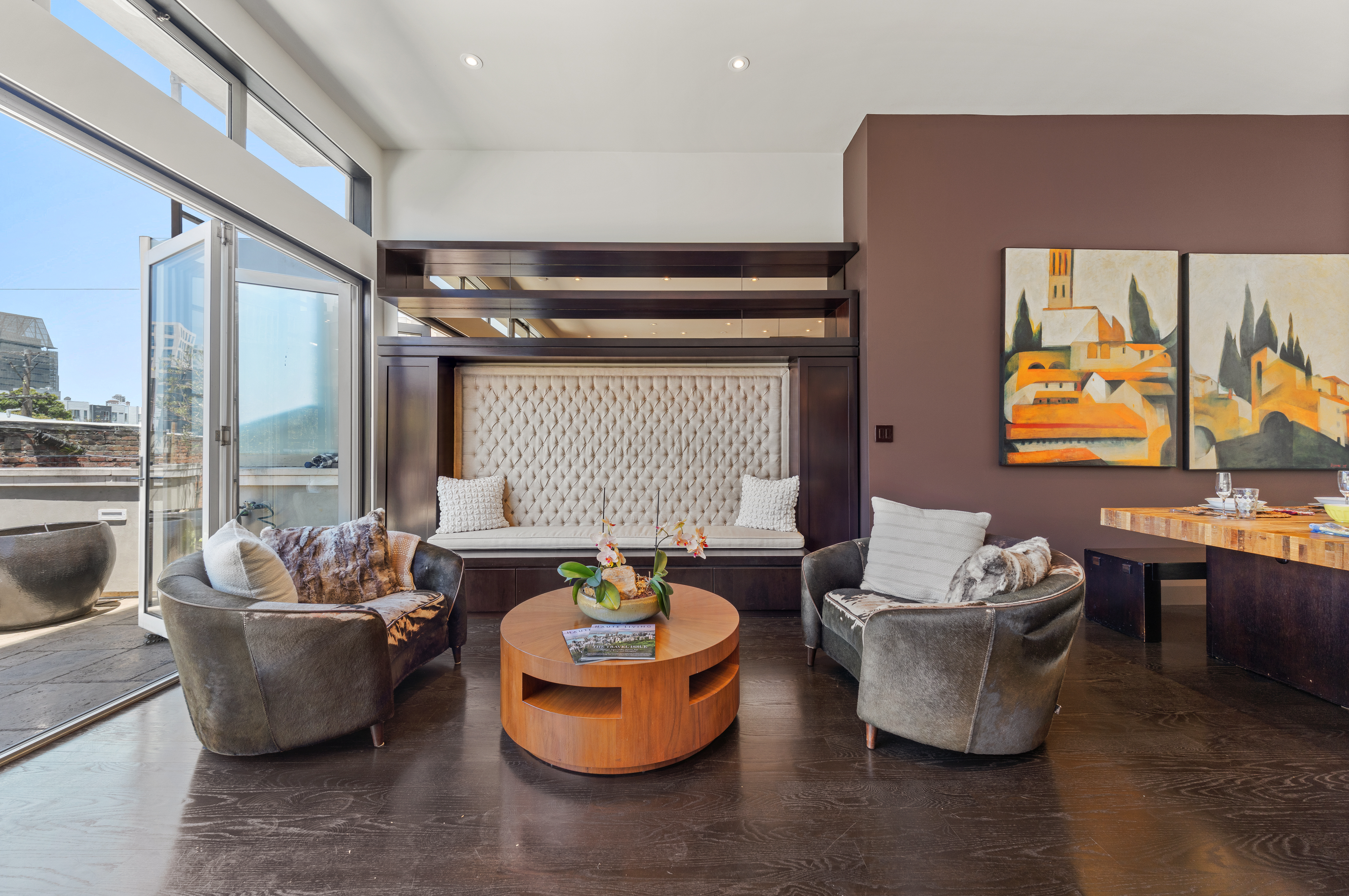  Spectacular Renovated SOMA Home with Rare Museum-Like 7-Car Garage - 物件實景