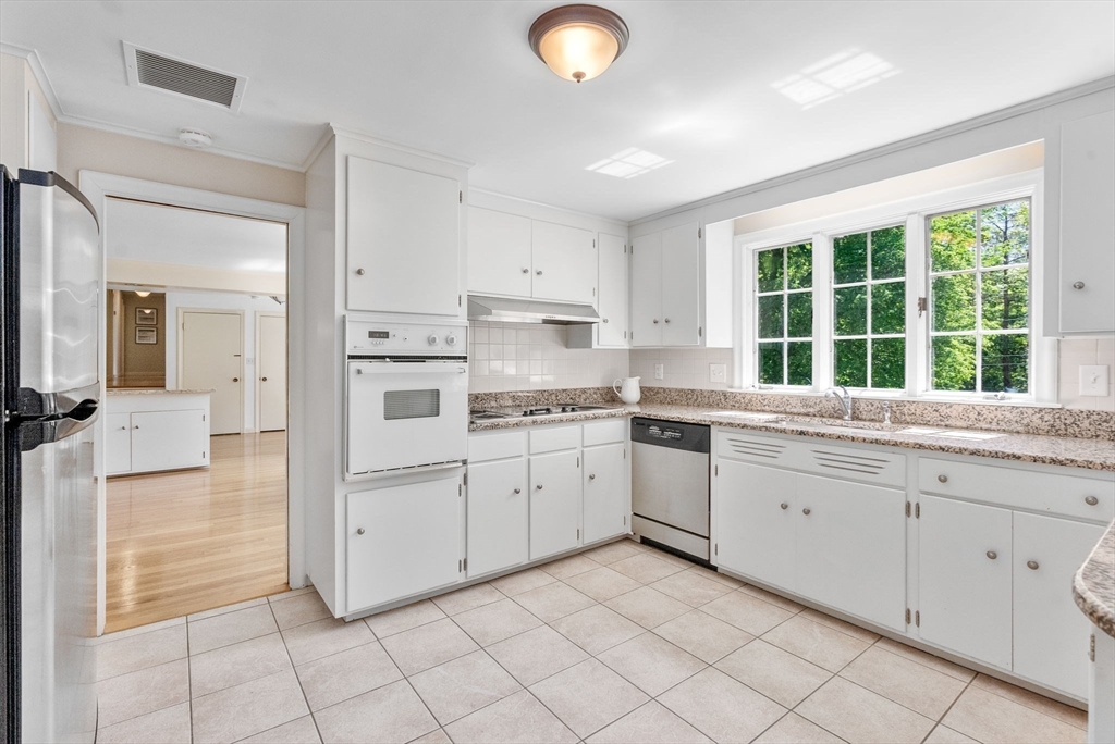 Weston, Massachusetts, 02493, United States, 4 Bedrooms Bedrooms, ,3 BathroomsBathrooms,Residential,For Sale,1838701
