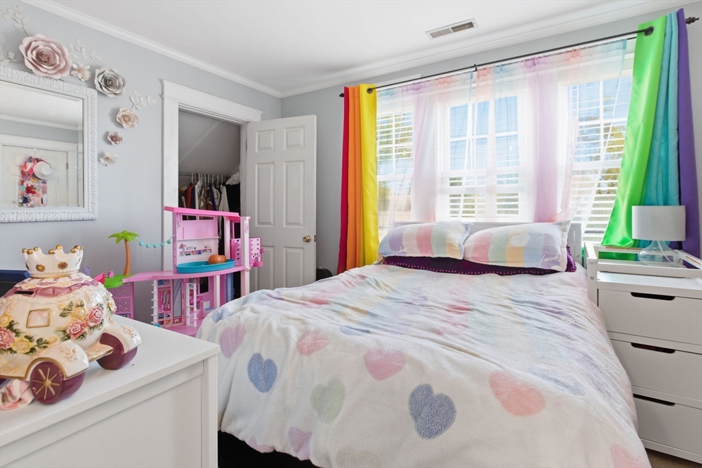 Lowell, Massachusetts, 01852, United States, 3 Bedrooms Bedrooms, ,3 BathroomsBathrooms,Residential,For Sale,1989388