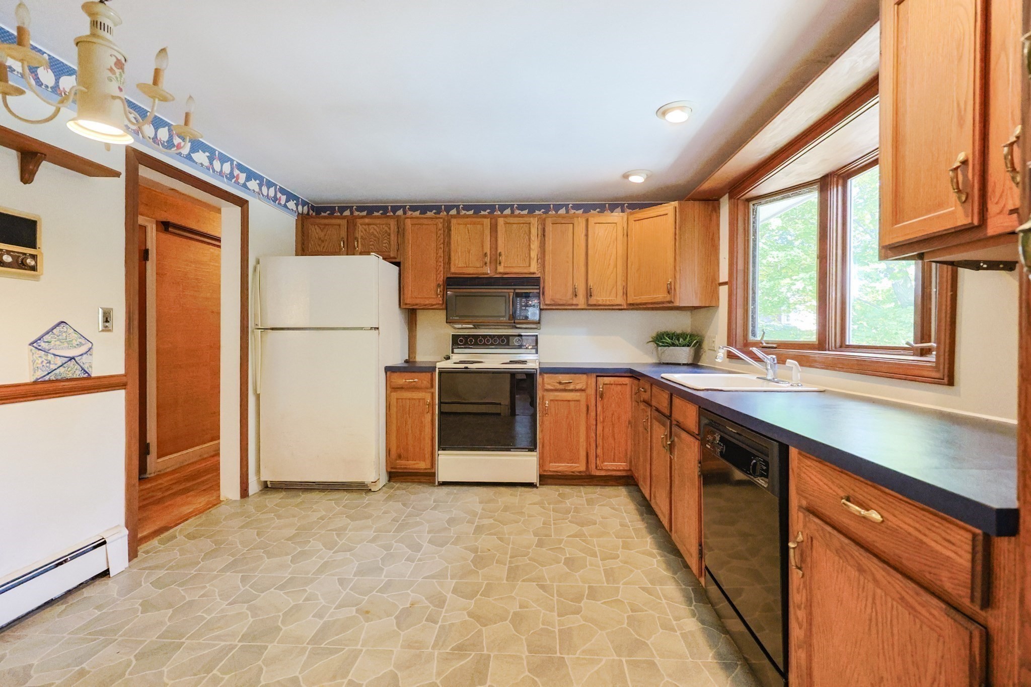 Reading, Massachusetts, 01867, United States, 3 Bedrooms Bedrooms, ,1 BathroomBathrooms,Residential,For Sale,1979486