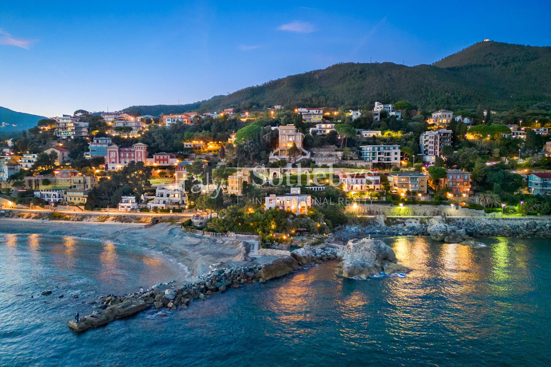  Elegant villa with private bay in Varazze - 物件實景