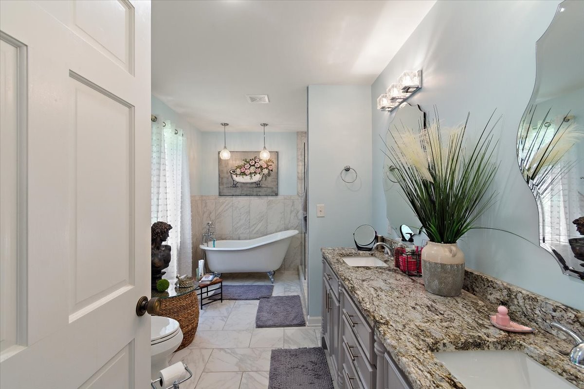 Five Points, Tennessee, 38457, United States, 4 Bedrooms Bedrooms, ,4 BathroomsBathrooms,Residential,For Sale,1902817