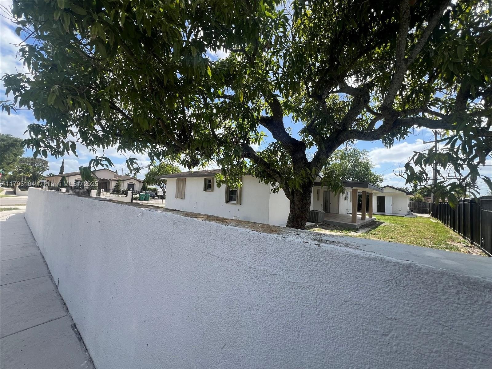 Miami, Florida, 33165, United States, 4 Bedrooms Bedrooms, ,2 BathroomsBathrooms,Residential,For Sale,1936864