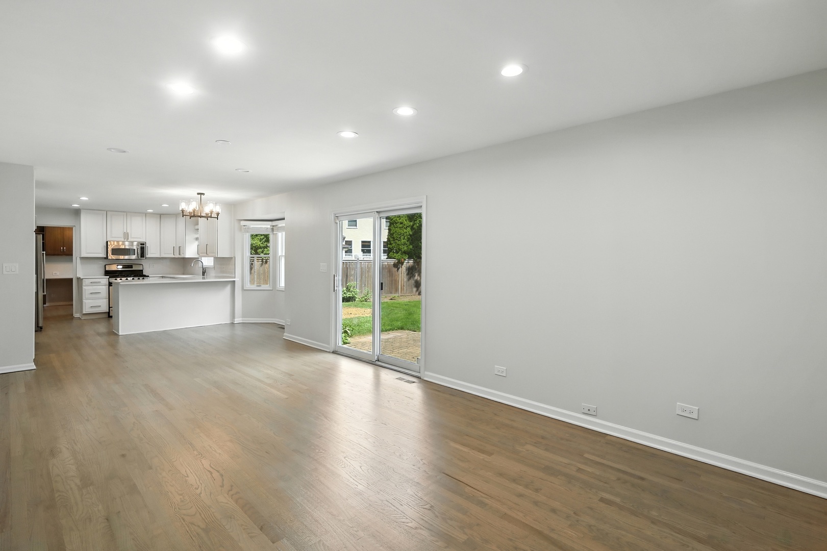 Deerfield, Illinois, 60015, United States, 4 Bedrooms Bedrooms, ,3 BathroomsBathrooms,Residential,For Sale,1933252