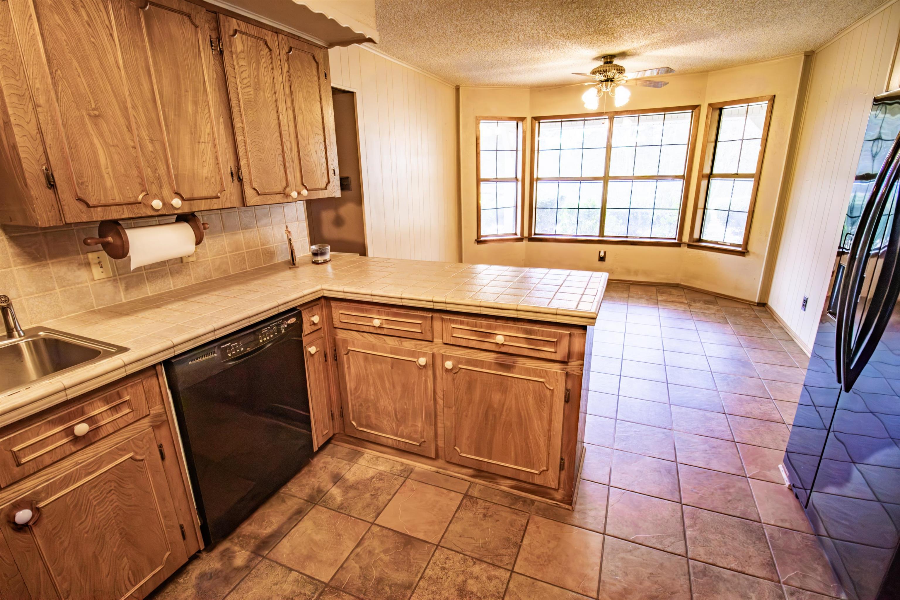 Marshall, Texas, 75670, United States, 5 Bedrooms Bedrooms, ,4 BathroomsBathrooms,Residential,For Sale,1996423