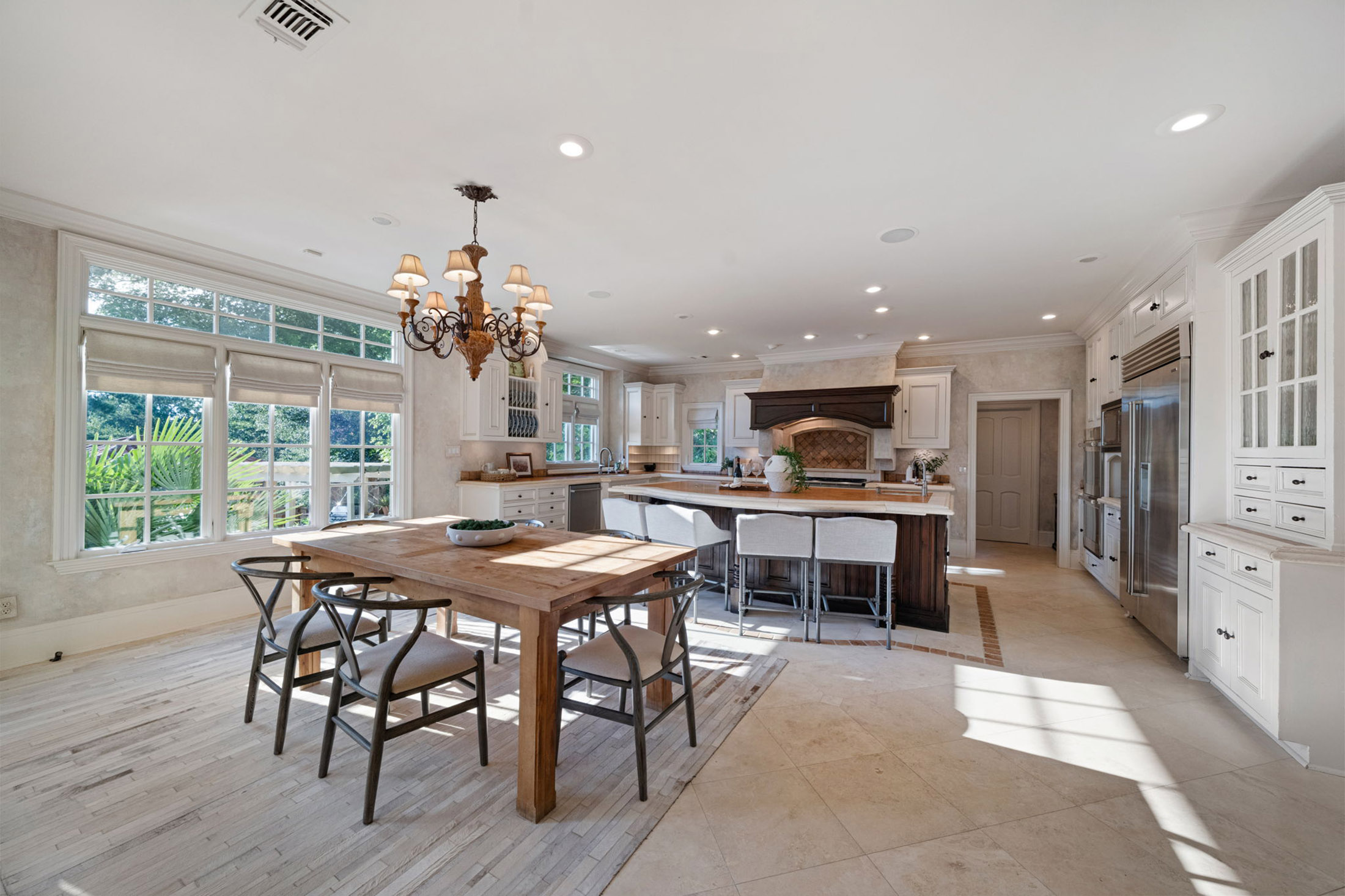  Remarkable Spanish-style Estate on 3.8+/- Private Acres - 物件實景
