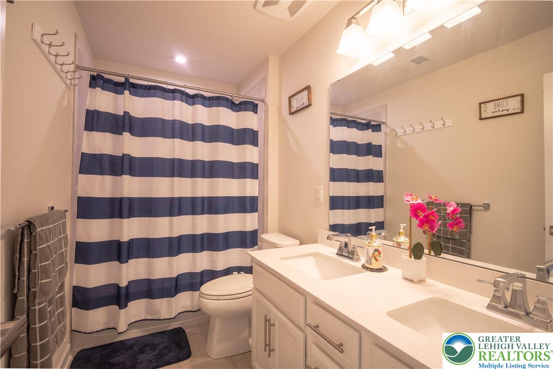 North Catasauqua Bor, Pennsylvania, 18032, United States, 4 Bedrooms Bedrooms, ,4 BathroomsBathrooms,Residential,For Sale,2001673