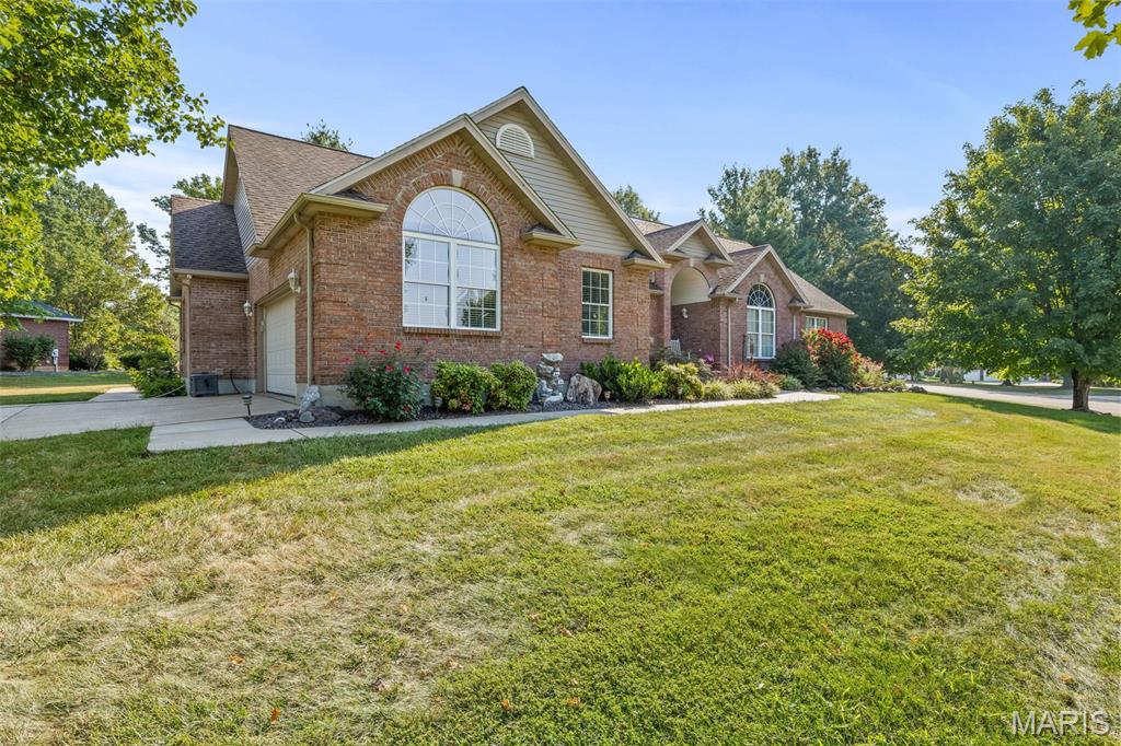 Farmington, Missouri, 63640, United States, 3 Bedrooms Bedrooms, ,3 BathroomsBathrooms,Residential,For Sale,1942281