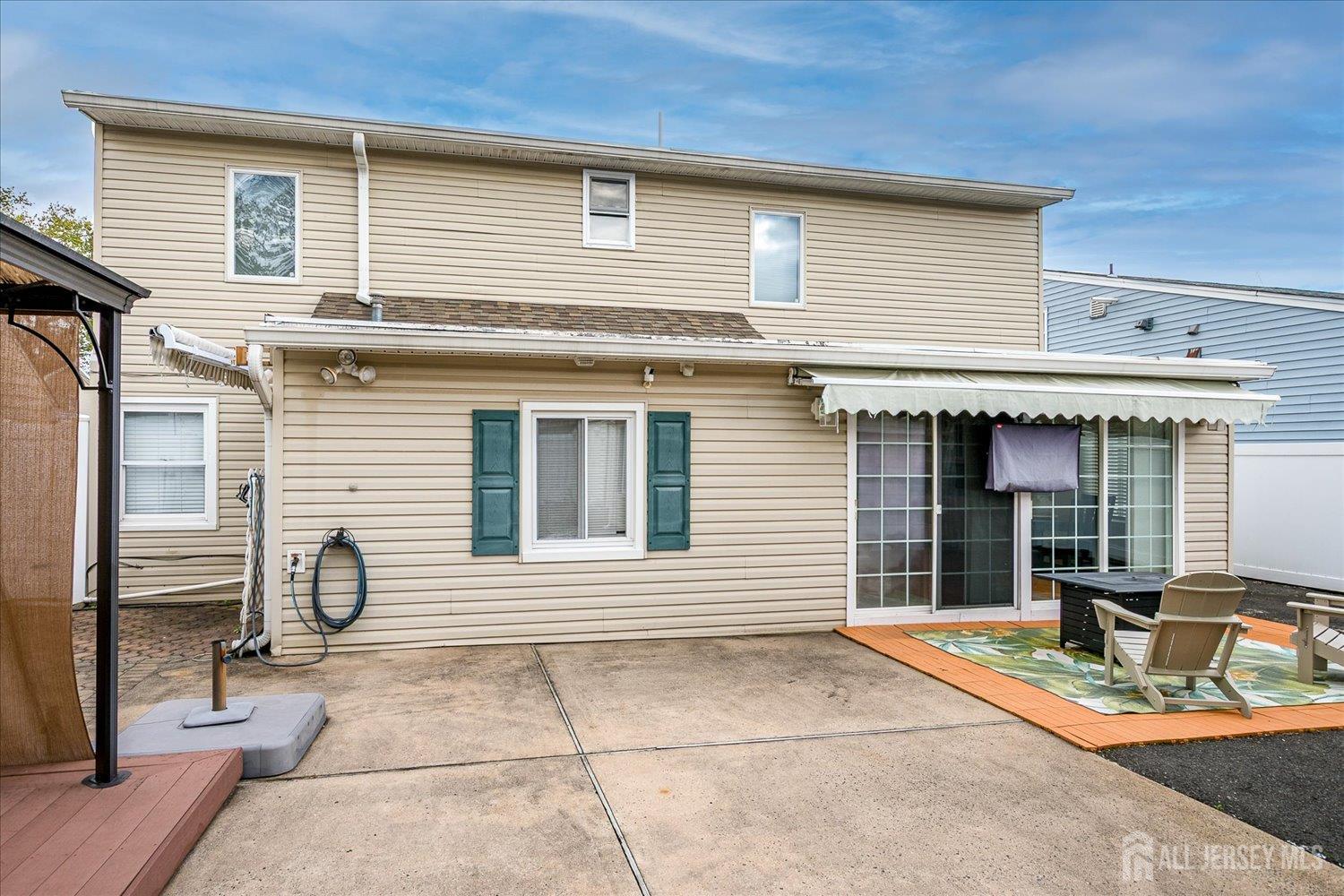 Carteret, New Jersey, 07008, United States, 4 Bedrooms Bedrooms, ,2 BathroomsBathrooms,Residential,For Sale,1981641