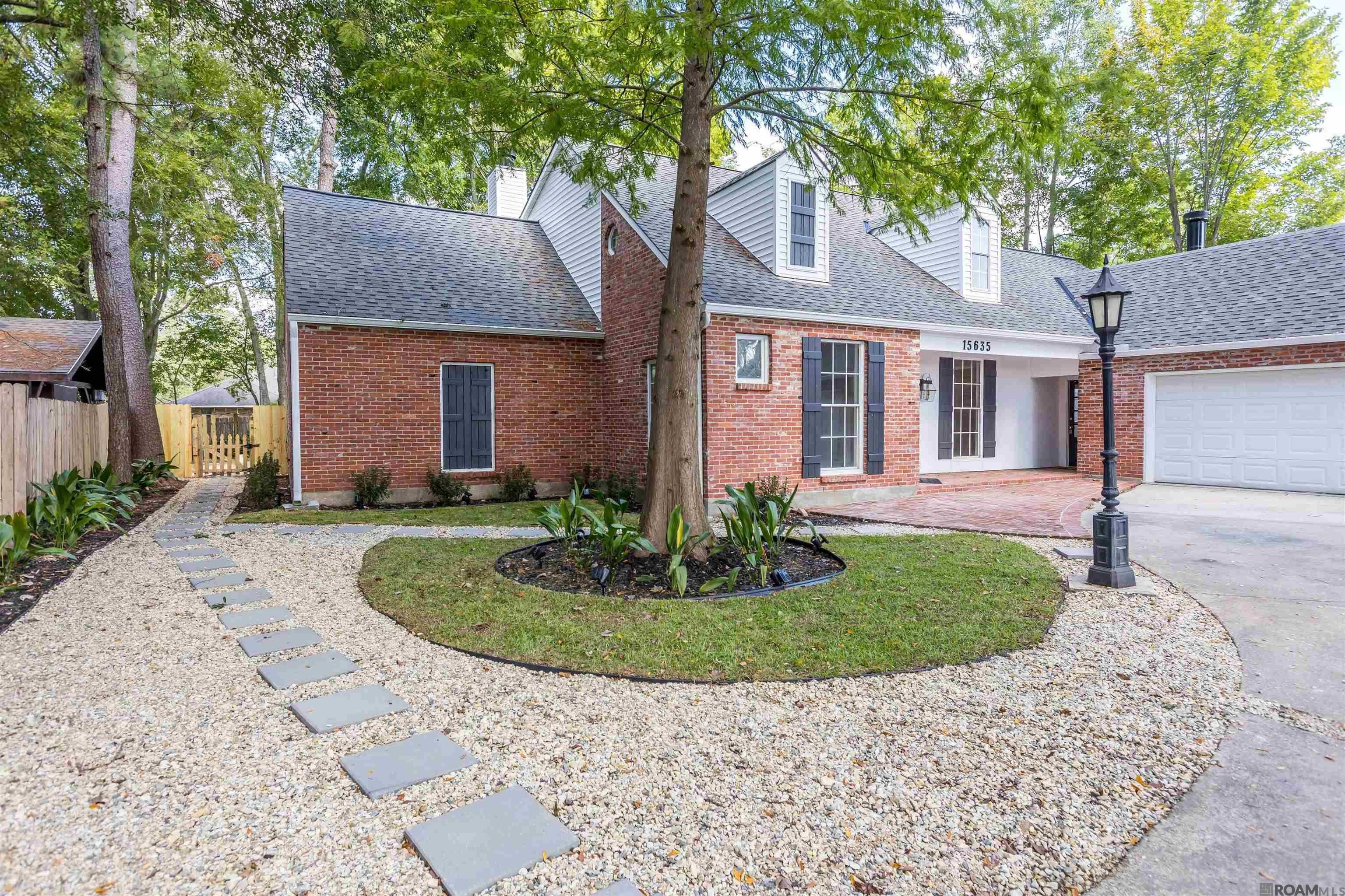 Baton Rouge, Louisiana, 70817, United States, 5 Bedrooms Bedrooms, ,4 BathroomsBathrooms,Residential,For Sale,1984389